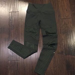 Also yoga high waisted Moto leggings